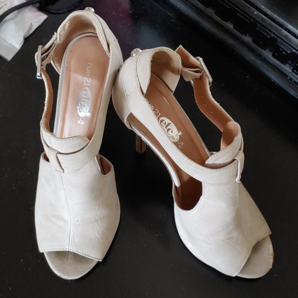 CREAM 4" HEEL WITH PEEKABOO - Picture 2 of 5